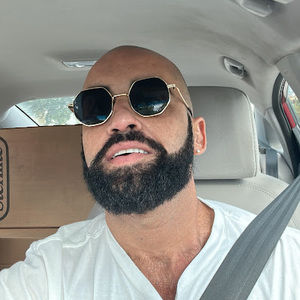 Meet your Posher, Javier